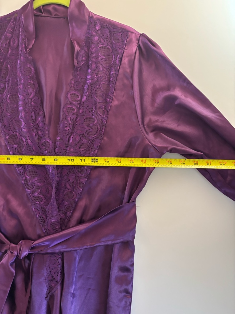Vintage L-XL Lace Trim Women's Robe, Luxury, whimsigoth, fairycore, sleep gown - Picture 11 of 14